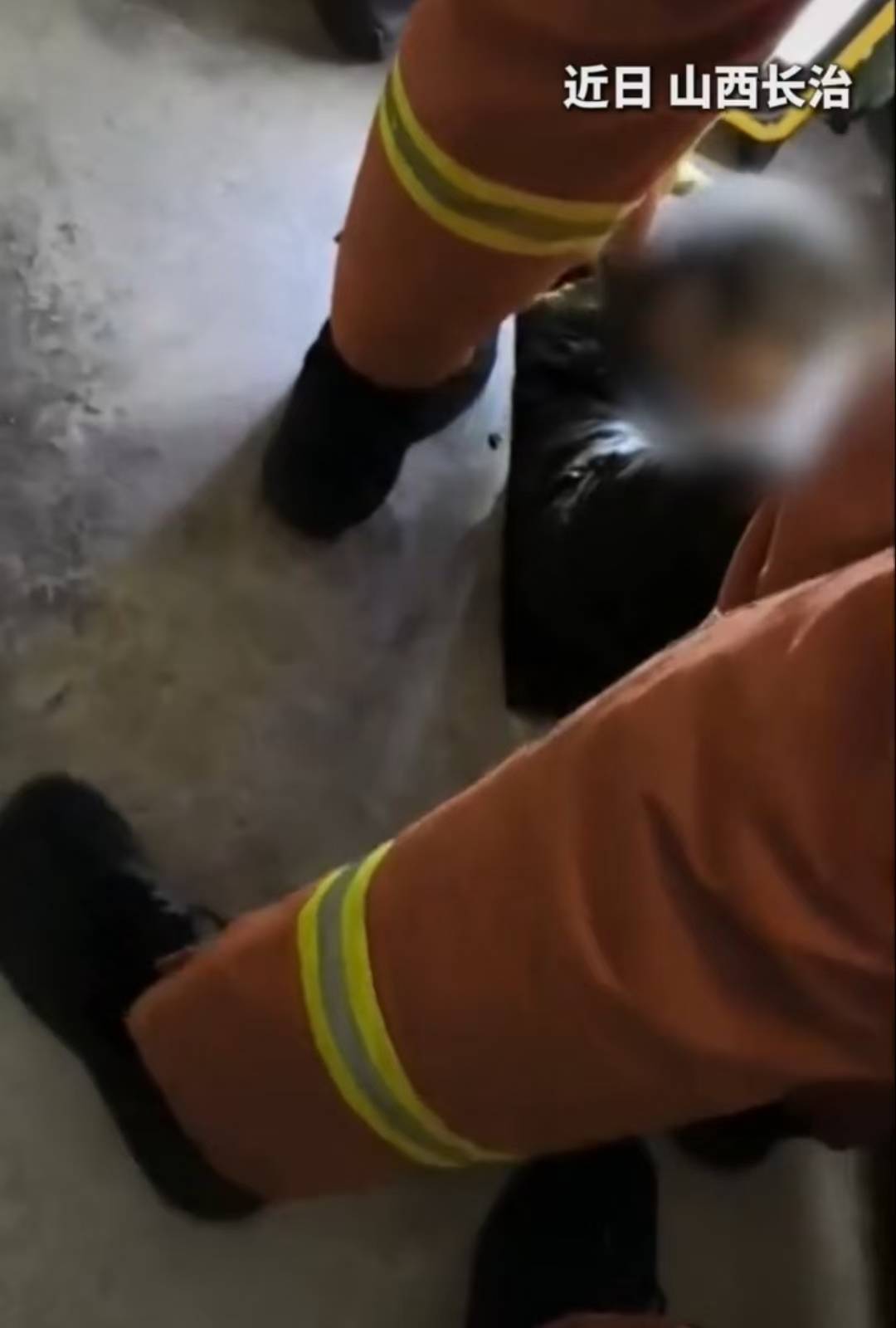 怕什么来什么！山西长治一女子掉进旱厕<strong></p>
<p>东乡虚拟币</strong>，消防员下到厕坑里救出