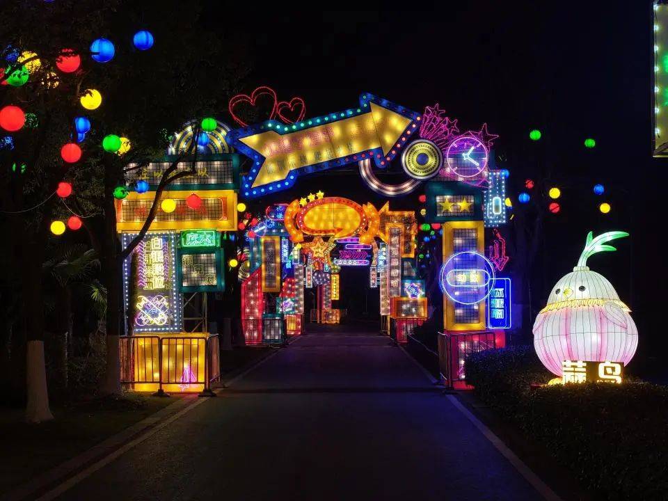 武汉一景区的“蒜鸟灯”走红<strong></p>
<p>东乡虚拟币</strong>，还有“武汉话段位”