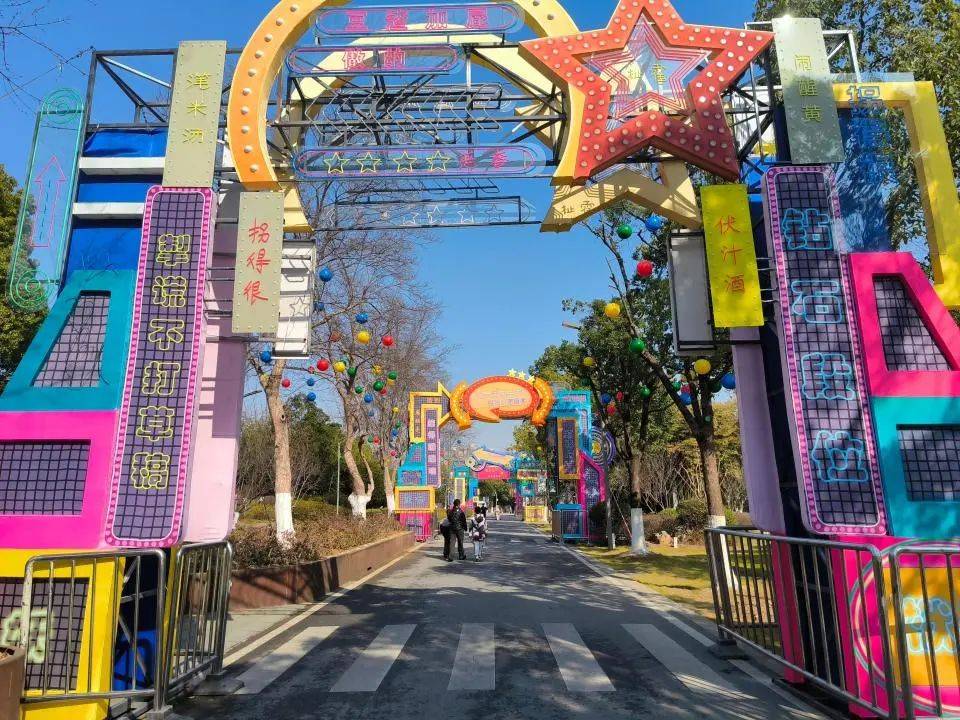 武汉一景区的“蒜鸟灯”走红<strong></p>
<p>东乡虚拟币</strong>，还有“武汉话段位”