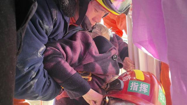 惊险！北京西城一93岁老奶奶<strong></p>
<p>虚拟币涉赌</strong>，卡在防盗窗里摇摇欲坠……