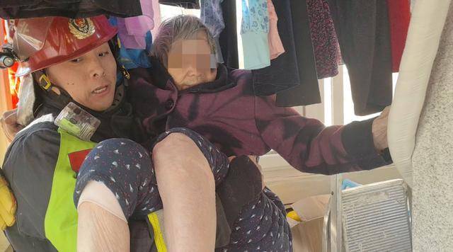 惊险！北京西城一93岁老奶奶<strong></p>
<p>虚拟币涉赌</strong>，卡在防盗窗里摇摇欲坠……