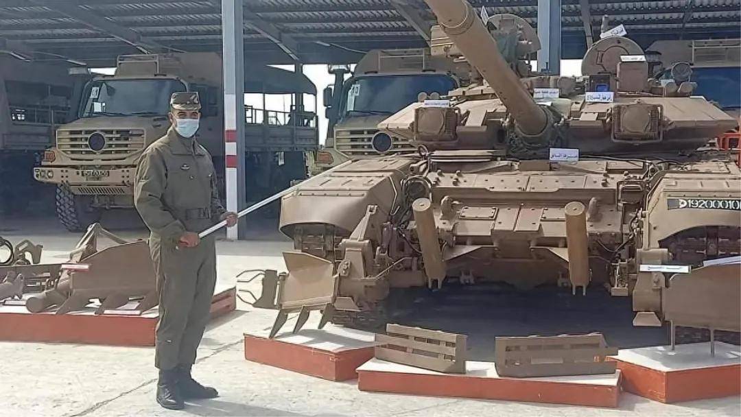 一口气就买6艘！中国F15A型护卫舰<strong></p>
<p>同名虚拟币</strong>，收获阿尔及利亚高度认可！