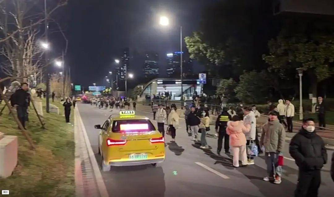 南京地铁突发故障致大量乘客滞留<strong></p>
<p>虚拟币划转</strong>，官方：正抢修，已安排接驳车