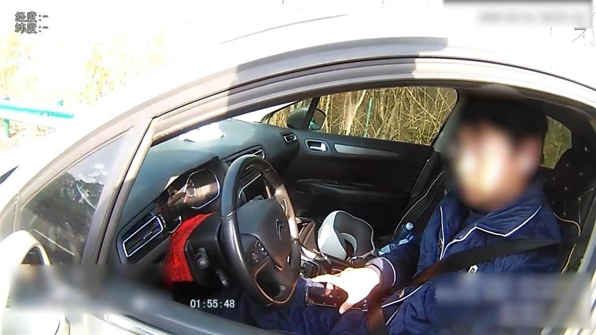 “是多么重要的会议？一定要在高速公路上开？”<strong></p>
<p>虚拟币划转</strong>，驾驶员在应急车道停车开会被扣9分罚200元