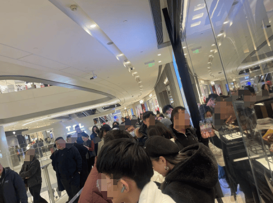 金价突破860元/克<strong></p>
<p>虚拟币划转</strong>，有人跨城买：排了好长的队，下手晚了就抢光