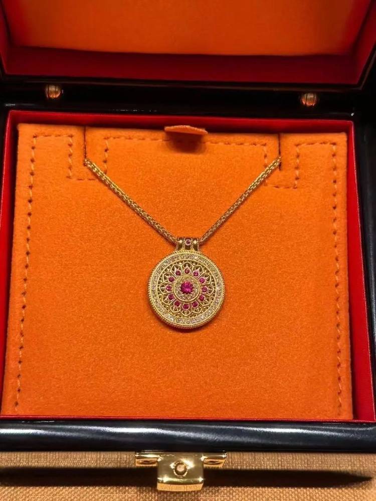 金价突破860元/克<strong></p>
<p>虚拟币划转</strong>，有人跨城买：排了好长的队，下手晚了就抢光