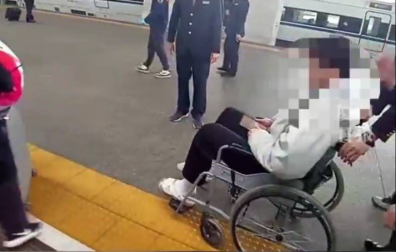 “救命<strong></p>
<p>大型虚拟币</strong>，我不想死”！厦门北站，D131次列车突发！