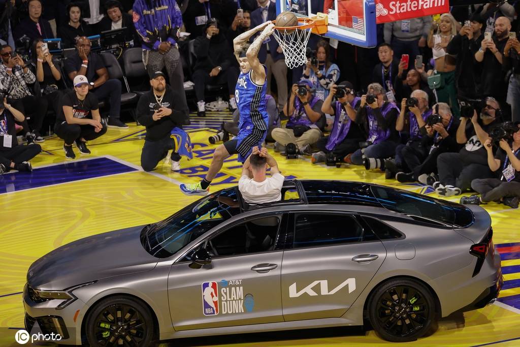 三连冠<strong></p>
<p>大型虚拟币</strong>！全明星扣篮赛：麦克朗满分夺冠 飞跃汽车一扣封神