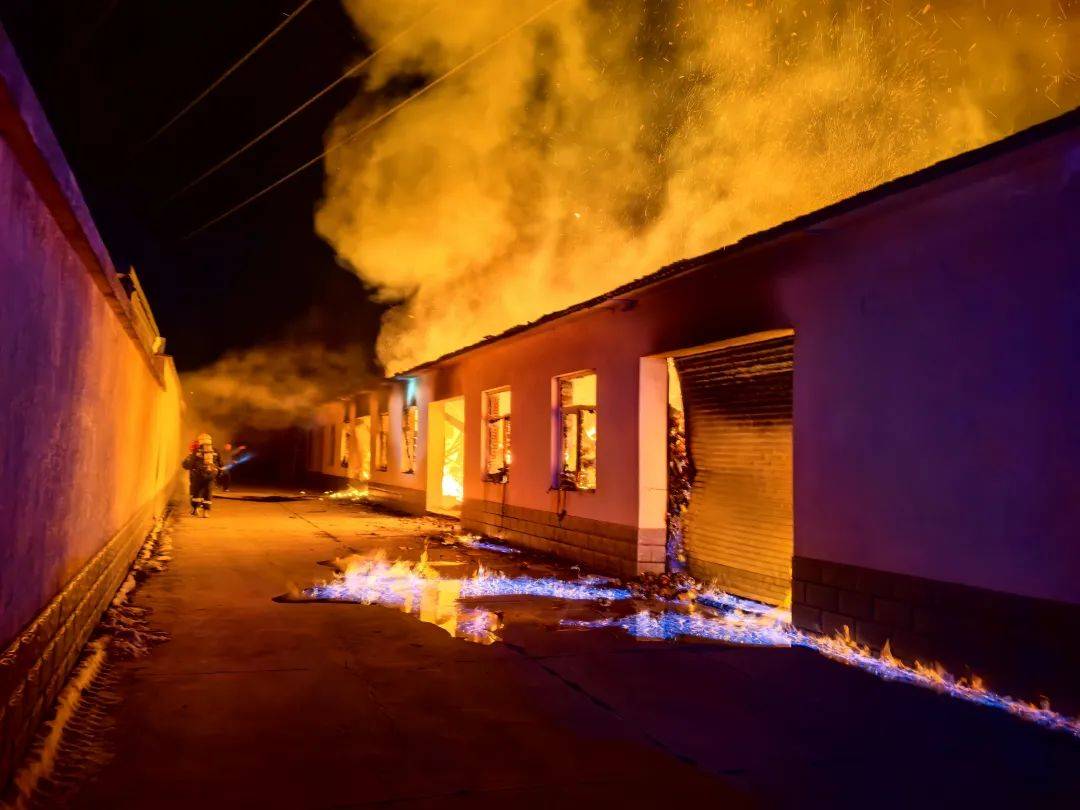 约4000箱白酒火中炸裂<strong></p>
<p>拉菲虚拟币</strong>,主人痛失60多万!