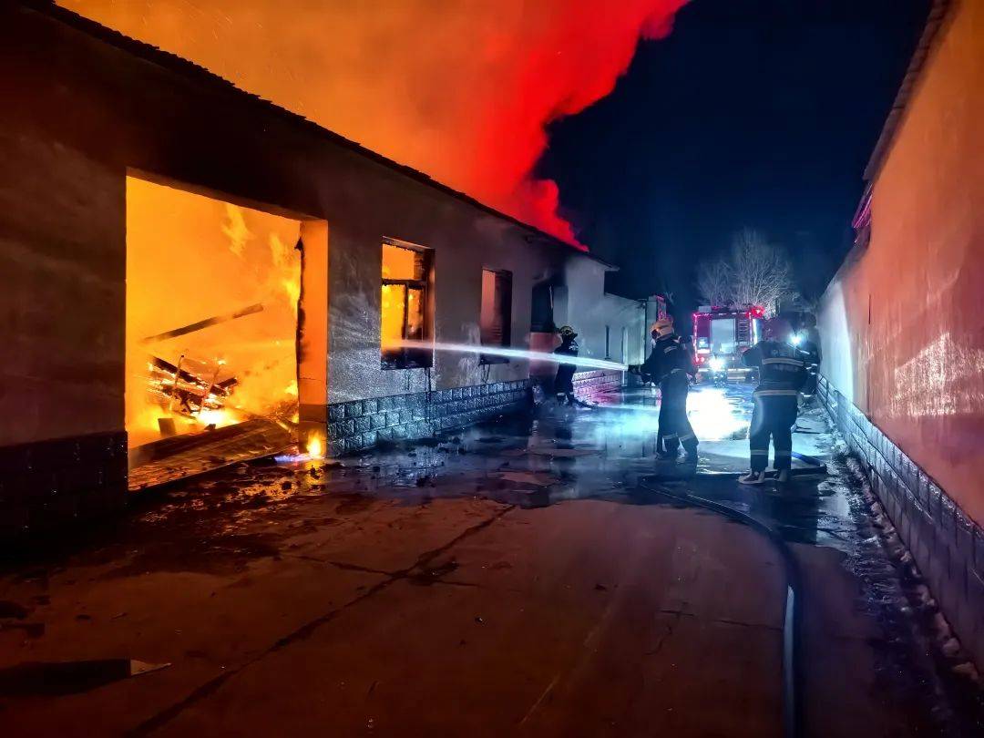 约4000箱白酒火中炸裂<strong></p>
<p>拉菲虚拟币</strong>,主人痛失60多万!