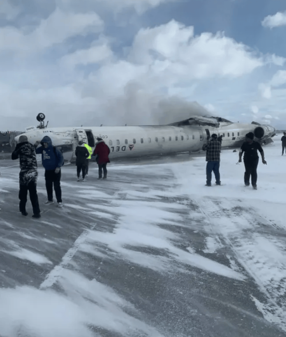 美国一客机降落时翻转倒扣！乘客意外拍下逃生瞬间<strong></p>
<p>拉菲虚拟币</strong>，加拿大：事发时风力强劲