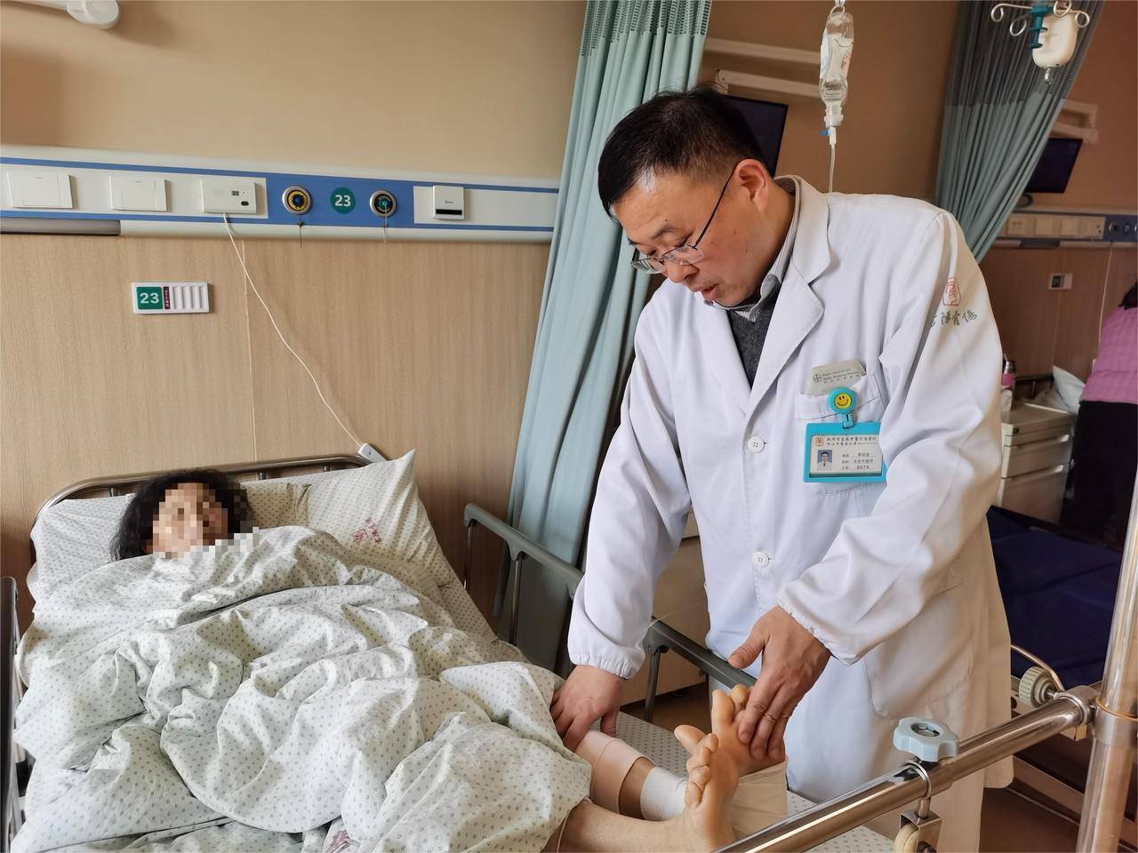 “只是穿了老公的拖鞋<strong></p>
<p>爱米虚拟币</strong>，谁知后果这么严重！”最近因此受伤的还真不少