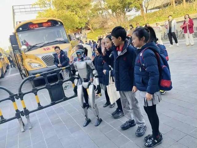 怪不得宇树机器人抢不到!抢到的人已经开始赚钱:租出去<strong></p>
<p>ps虚拟币</strong>,一天收费5000元至1.5万元