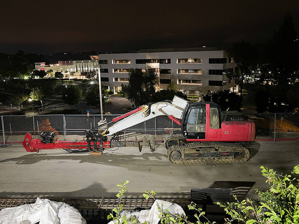 钩机夜拆未搬走商户招牌<strong></p>
<p>ps虚拟币</strong>，叫人如何相信“误拆”