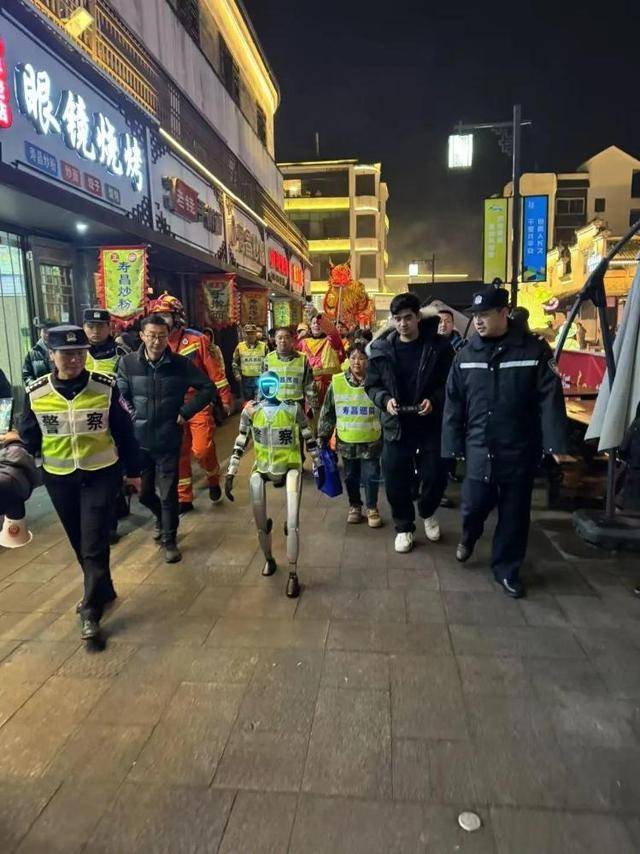 售价10万~65万<strong></p>
<p>ps虚拟币</strong>，销售一空！谁在抢购人形机器人