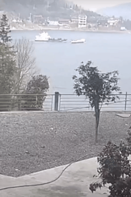 湖南两船相撞视频曝光：疑似一艘船在直行<strong></p>
<p>人民虚拟币</strong>，另一艘横穿河流