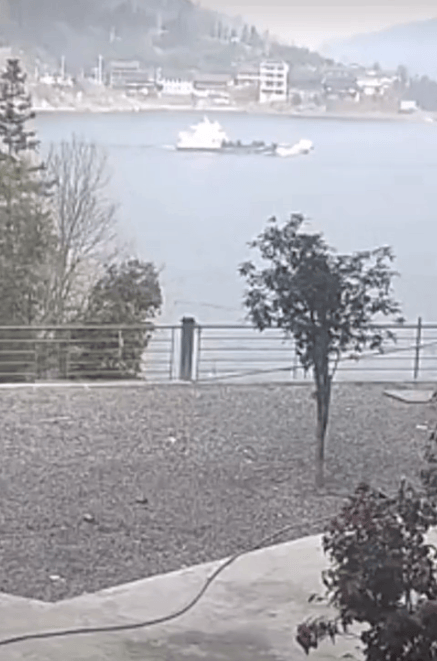 湖南两船相撞视频曝光：疑似一艘船在直行<strong></p>
<p>人民虚拟币</strong>，另一艘横穿河流