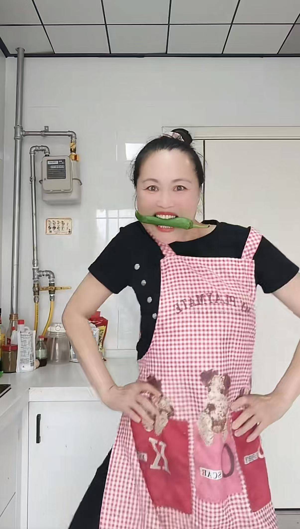 河南52岁阿姨跳“断头舞”走红：一开始是好奇<strong></p>
<p>人民虚拟币</strong>，要技巧才有感觉，真不是特效！