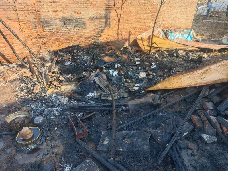 北京一女子烧柴火时未看护到位<strong></p>
<p>人民虚拟币</strong>，火星吹入杂物堆引起火灾