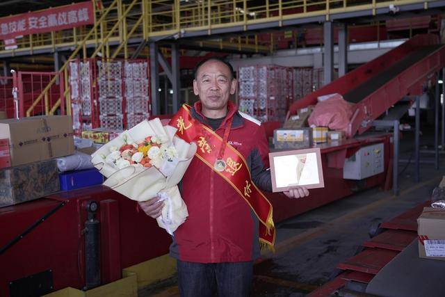 5390元！京东快递分拣员首笔养老金到账<strong></p>
<p>区块链虚拟币</strong>，北漂20年在北京退休