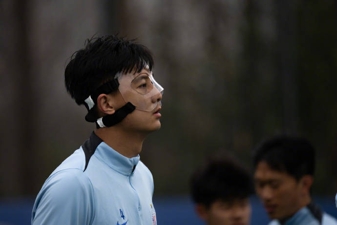 国足怎么办<strong></p>
<p>虚拟币nba</strong>？申花官方确认蒋圣龙骨折 两轮连伤两大中卫