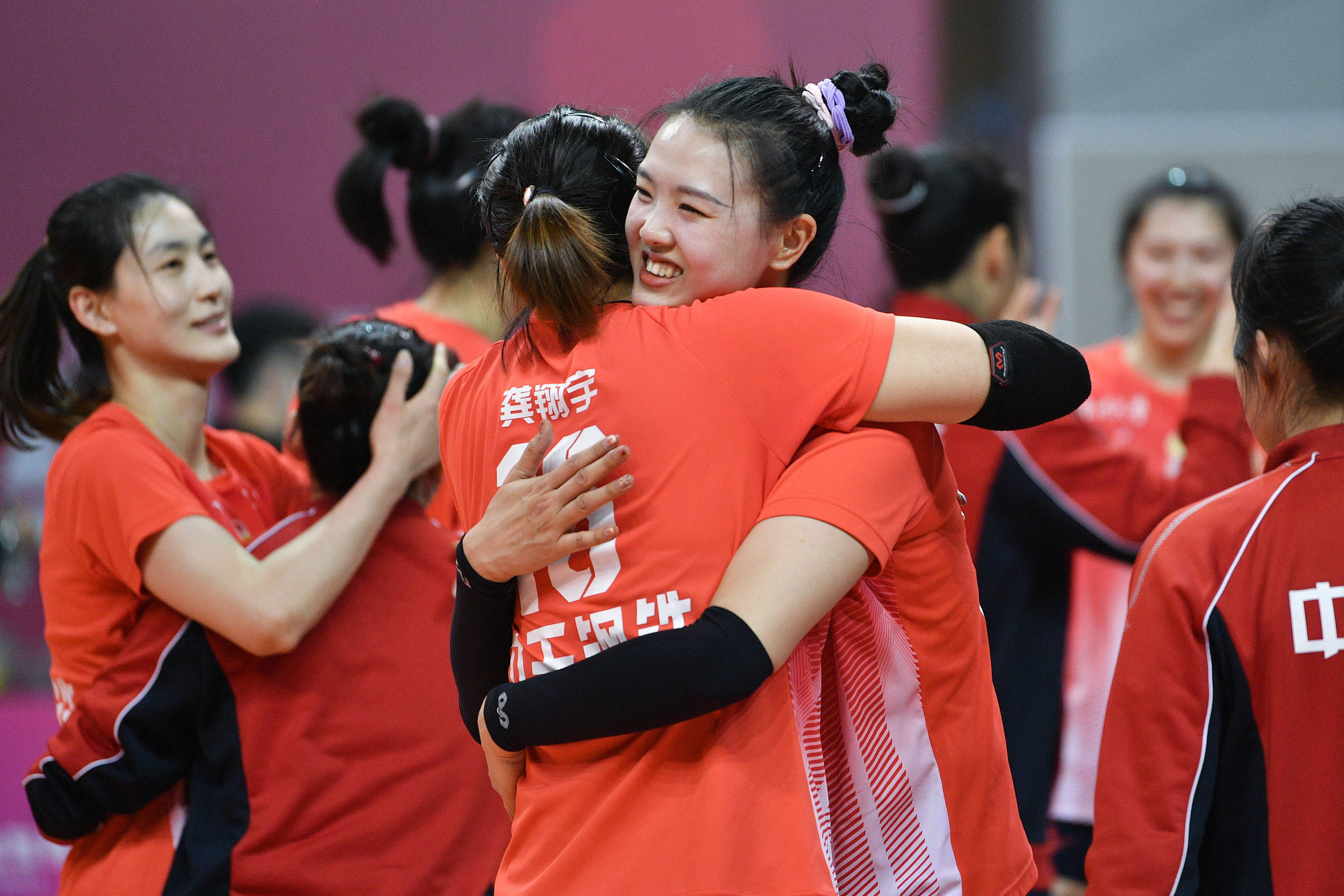 深一度｜老将张常宁<strong></p>
<p>虚拟币 狗币</strong>，排球征途迎风而上