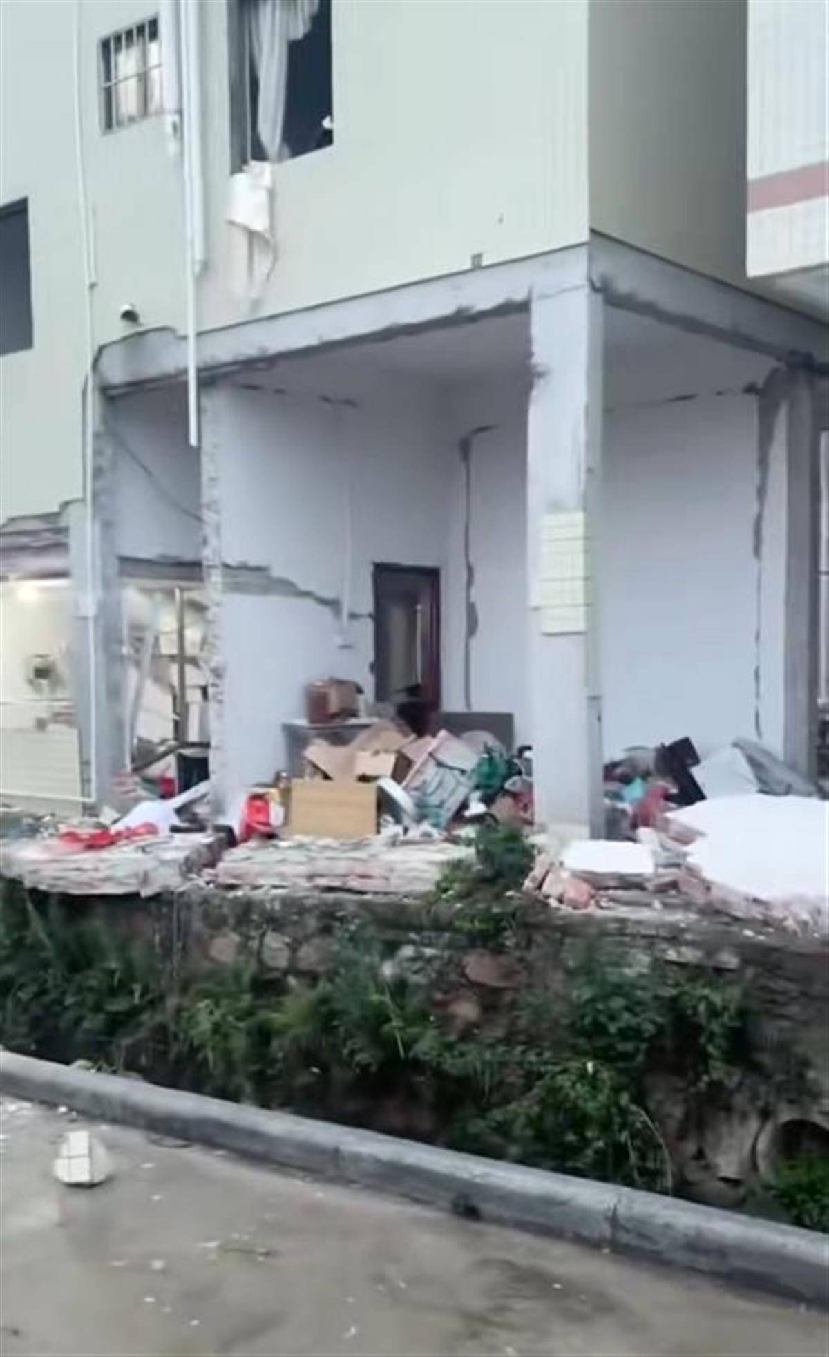 广东珠海一民房发生爆炸<strong></p>
<p>虚拟网络币</strong>，墙体砖块散落一地，官方：暂无人员伤亡报告