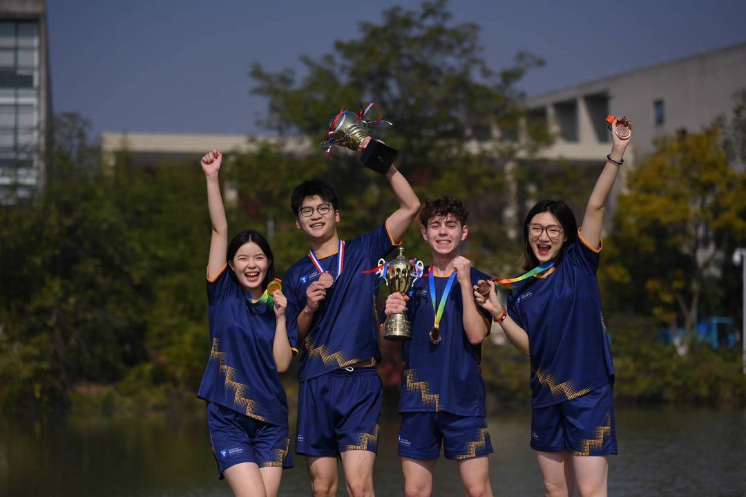 “左手科研”上顶会<strong></p>
<p>虚拟网络币</strong>,“右手创业”赚自由!这名大四男生怎么做到?