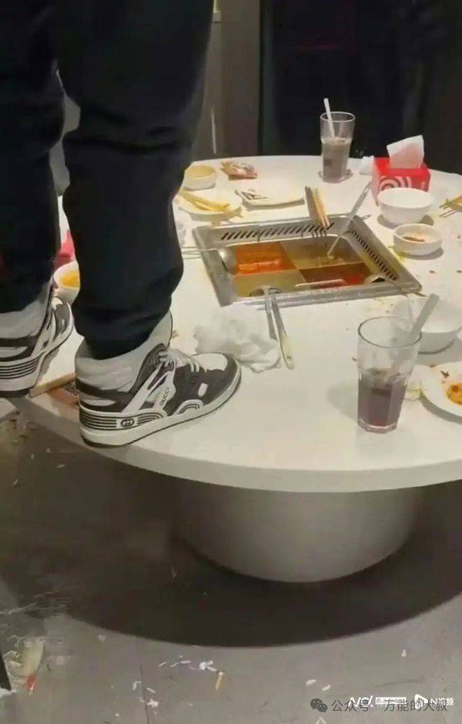 “魔童尿海”大反转<strong></p>
<p>虚拟网络币</strong>!海底捞被抵制错在太“滥情”