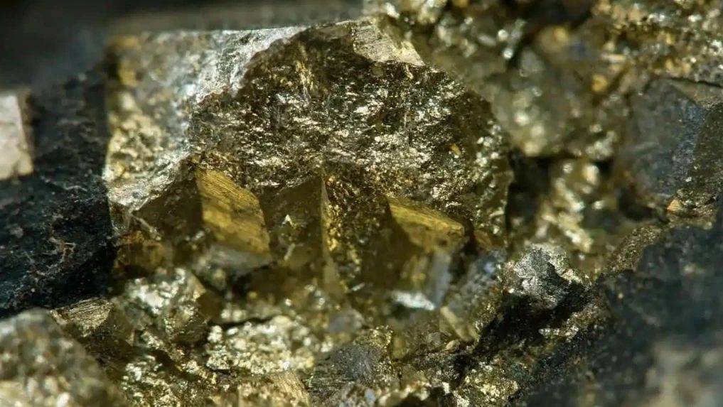 “卖谁都不会卖给中国！”蒙古国将最大铜矿卖给澳洲<strong></p>
<p>虚拟币发行</strong>，还提一无理要求