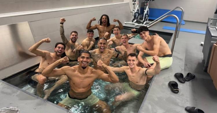 阿斯：巴萨客场逆转马竞后<strong></p>
<p>虚拟币平台交易平台</strong>，球员们在客队休息室的按摩浴缸里庆祝