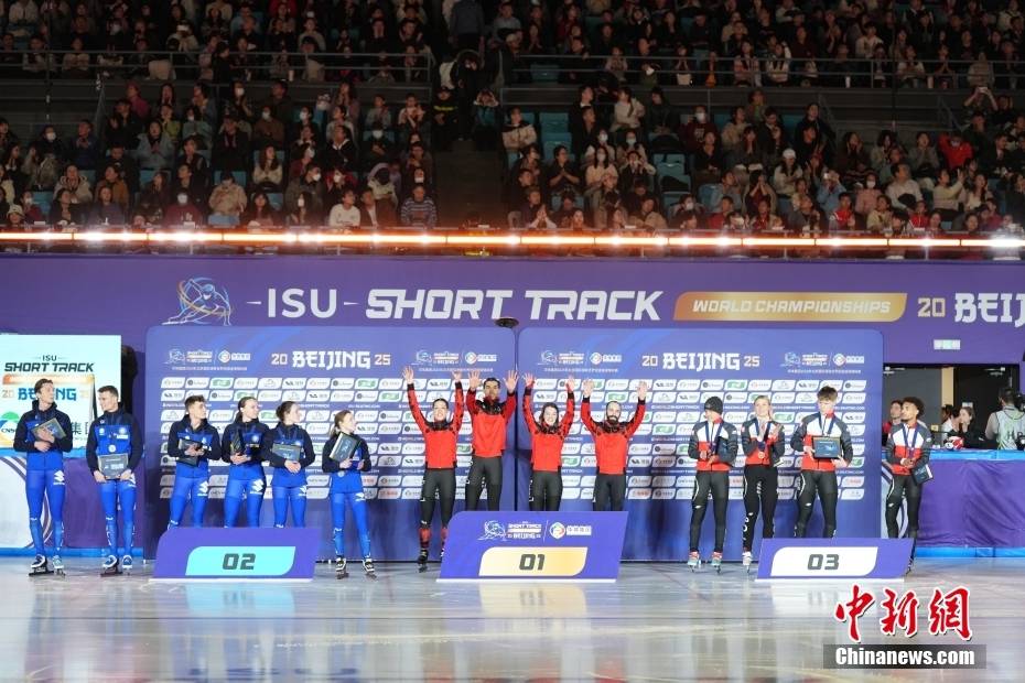 短道速滑世锦赛:加拿大队摘得2000米混合团体接力决赛金牌