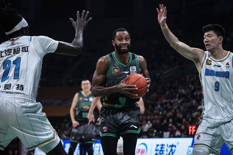 弗格伤病比预想还要差 杨鸣：伤病和磨合问题一直存在