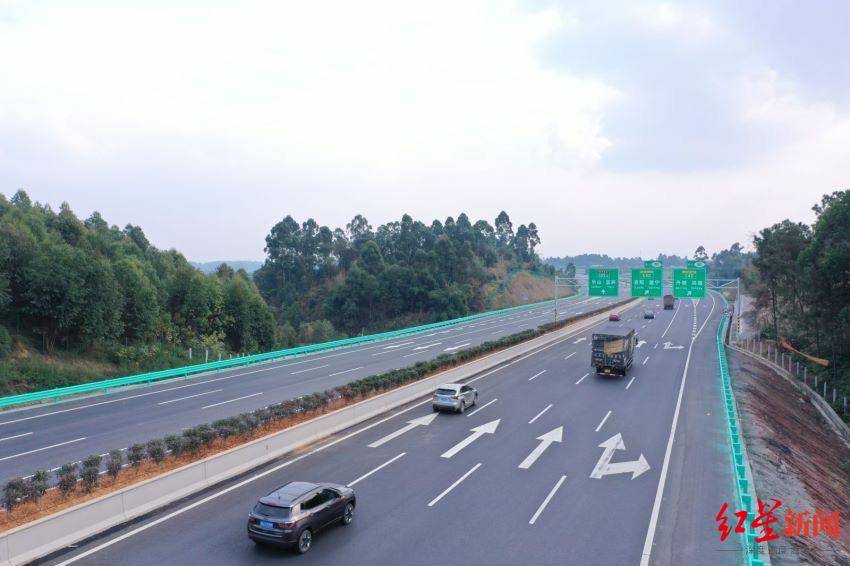 女子得知父亲病危情绪崩溃无法开车<strong></p>
<p>虚拟币涨</strong>，高速公安见其车停应急车道主动当“代驾”