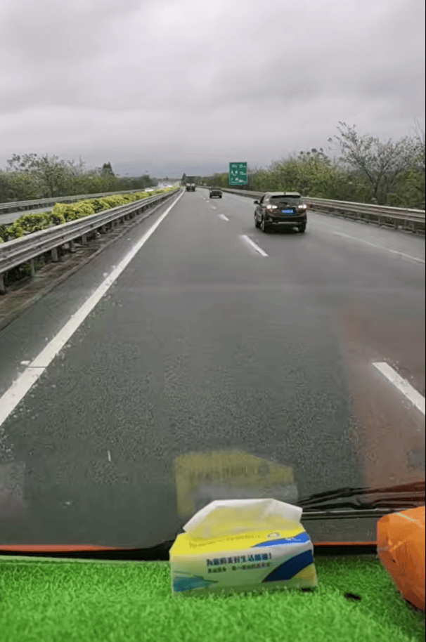 网友称高速路上“无奈倒车7公里”<strong></p>
<p>虚拟币挖矿</strong>,广东高速:拥堵或与清明将至有关