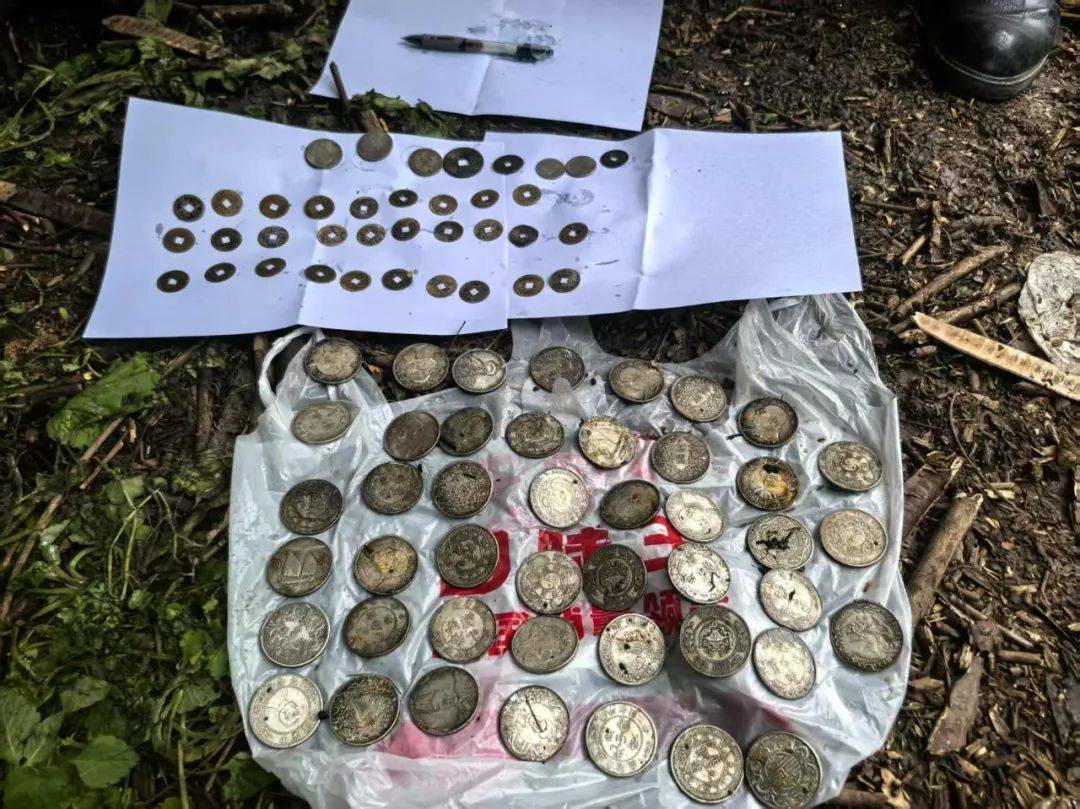 男子偷到假古币怒掷河中<strong></p>
<p>虚拟币币行情</strong>，到派出所 “打听风声”自投罗网