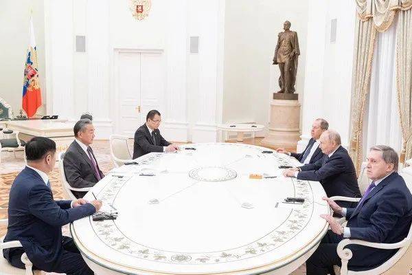 俄罗斯总统普京会见王毅