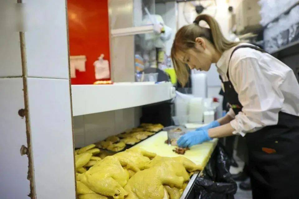 TVB女演员摆摊卖鸡爪:人生没什么不可以做的