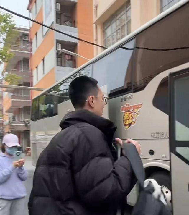 杜锋带13人出征上海!4外援+23兄弟<strong></p>
<p>虚拟拟币行情</strong>,贝贝获重用