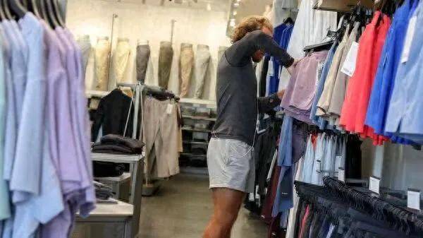 哄堂大笑！对等关税生效<strong></p>
<p>虚拟币体育</strong>，第一个倒下的国家竟是美国自己？