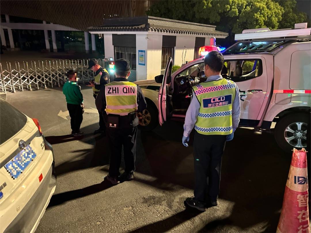 12岁男孩凌晨偷开父母车上高速<strong></p>
<p>虚拟币体育</strong>，因车技太差被发现了……