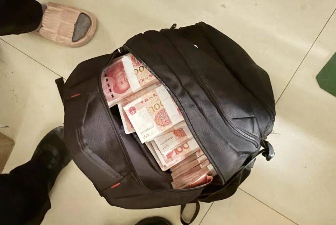 事发桂林<strong></p>
<p>虚拟数字币交易</strong>!背包里装的1000000元现金被警方紧急拦截