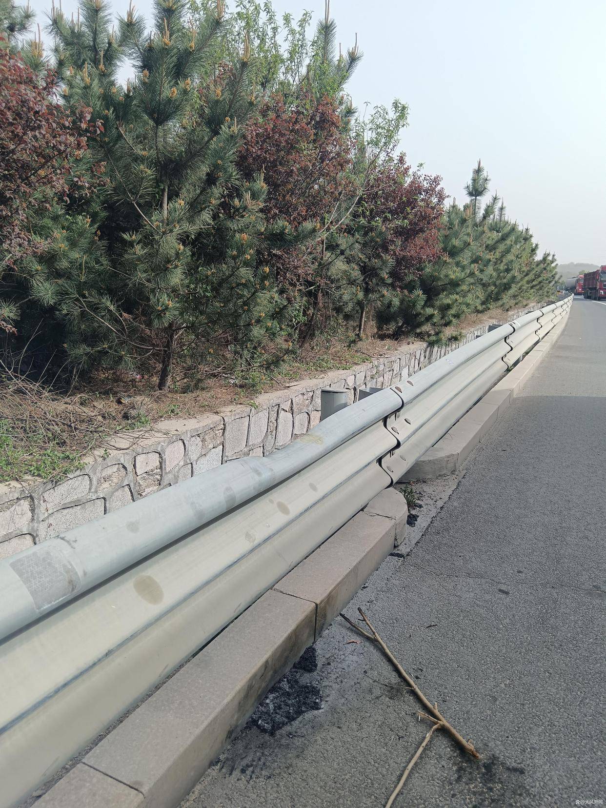 汽修店老板道路救援支千斤顶<strong></p>
<p>虚拟币钱包</strong>，大货车箱体侧翻致其身亡；五莲县警方：不属车祸建议自诉