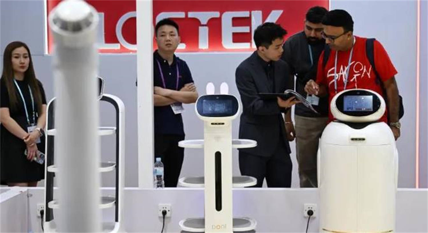 中美全面断供<strong></p>
<p>中国</strong>，200多国转身直飞中国广州，美国人担忧事还是发生