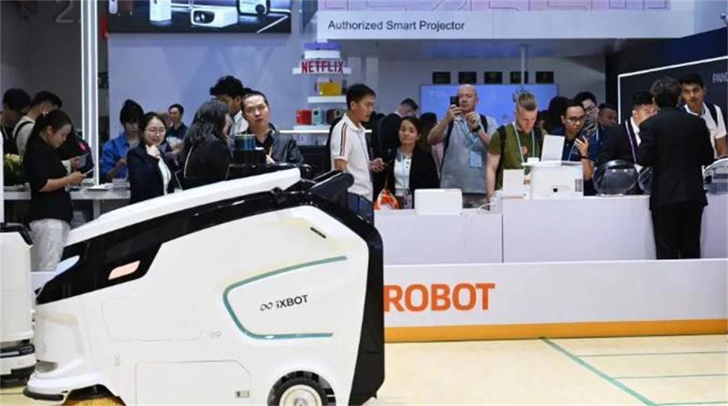 中美全面断供<strong></p>
<p>中国</strong>，200多国转身直飞中国广州，美国人担忧事还是发生