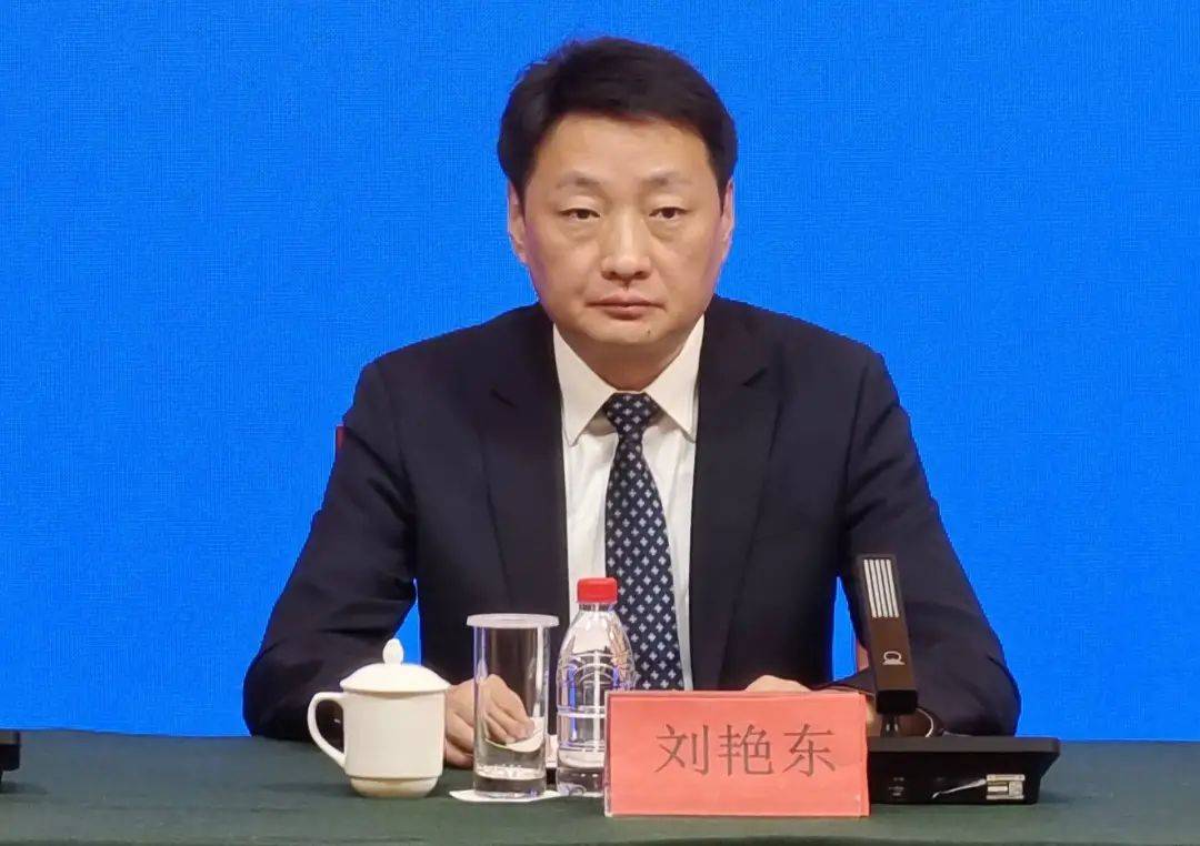 刘艳东<strong></p>
<p>中国</strong>，官宣落马