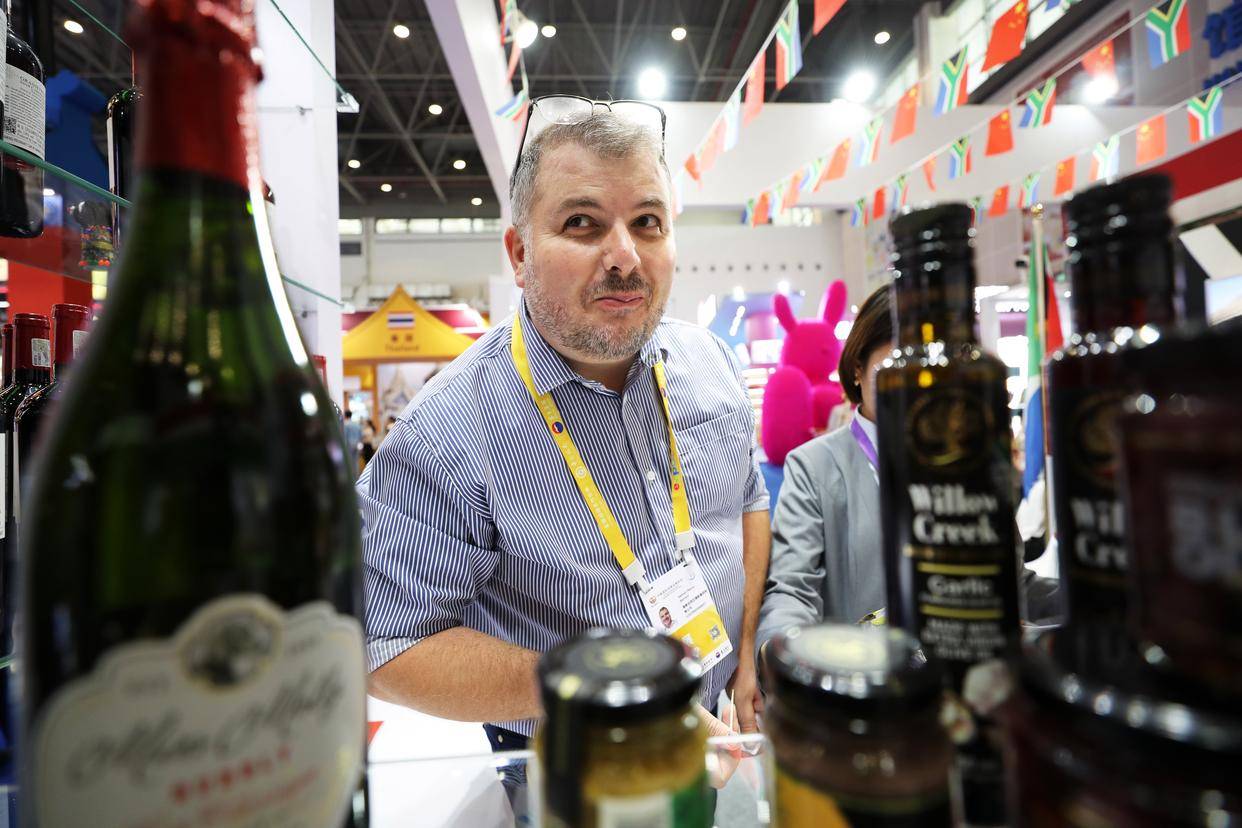 中美交锋异常激烈<strong></p>
<p>传销币与虚拟币</strong>，潜伏在中国人身边的美国货，却赚的盆满钵满