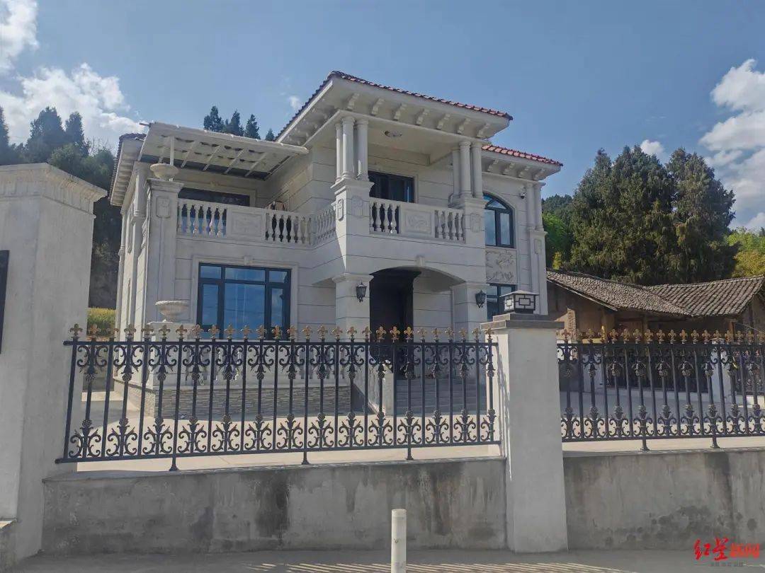 小伙搬砖9年攒200万<strong></p>
<p>传销币与虚拟币</strong>，修别墅买车：宁愿不要这些钱，若时间倒流想好好读书