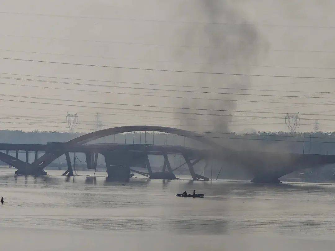 北京潮白河大桥部分路段起火坍塌<strong></p>
<p>比特币等虚拟货币</strong>，官方：原因正调查