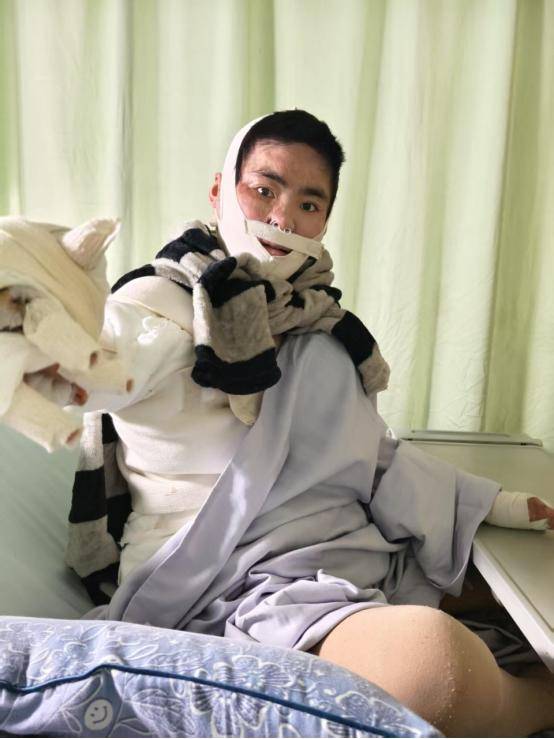 女孩被前男友泼汽油致残<strong></p>
<p>比特币等虚拟货币</strong>，凶手法庭上威胁杀人